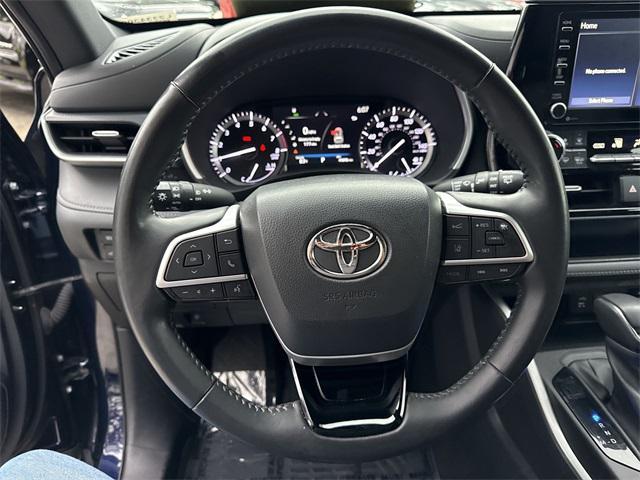 used 2022 Toyota Highlander car, priced at $32,998