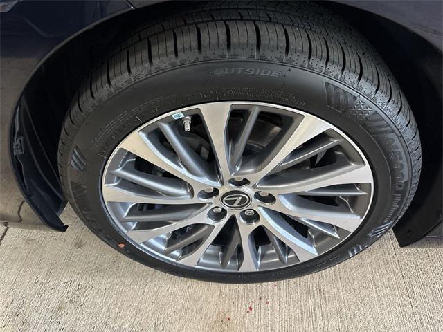 used 2021 Lexus ES 350 car, priced at $33,798