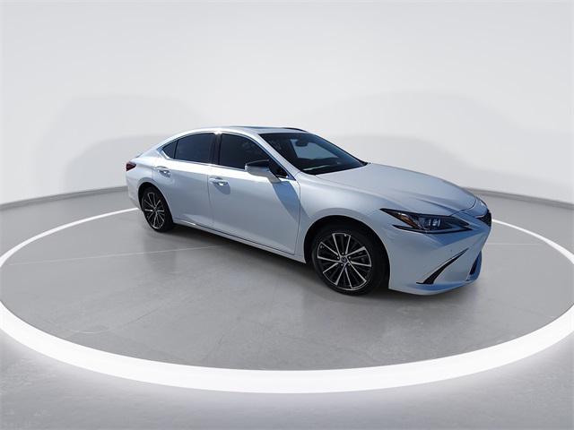 new 2025 Lexus ES 300h car, priced at $51,414