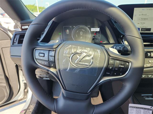 new 2025 Lexus ES 300h car, priced at $51,414