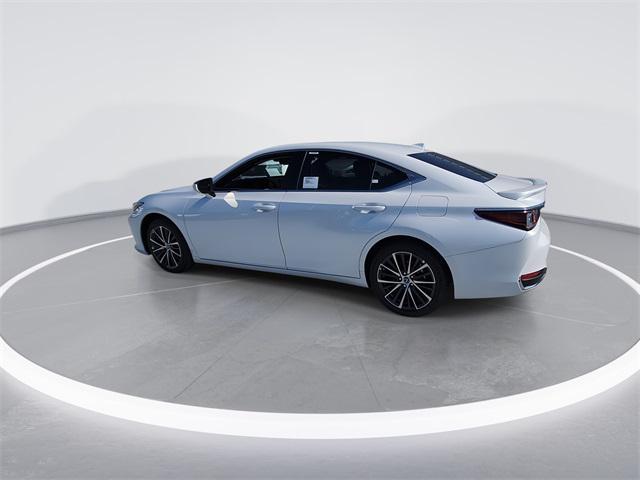 new 2025 Lexus ES 300h car, priced at $51,414
