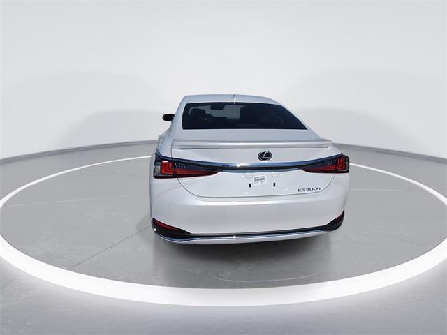 new 2025 Lexus ES 300h car, priced at $51,414