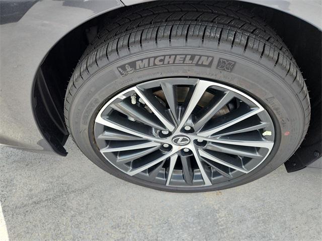 new 2025 Lexus ES 350 car, priced at $48,534