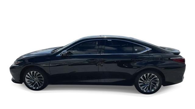 new 2024 Lexus ES 300h car, priced at $56,690