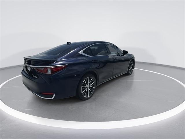 new 2025 Lexus ES 300h car, priced at $50,694