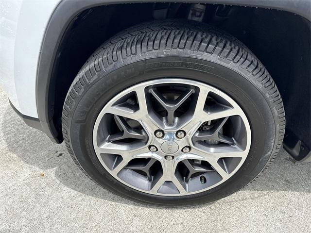 used 2021 Jeep Grand Cherokee car, priced at $19,798