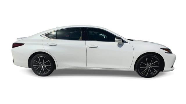 new 2024 Lexus ES 300h car, priced at $51,165