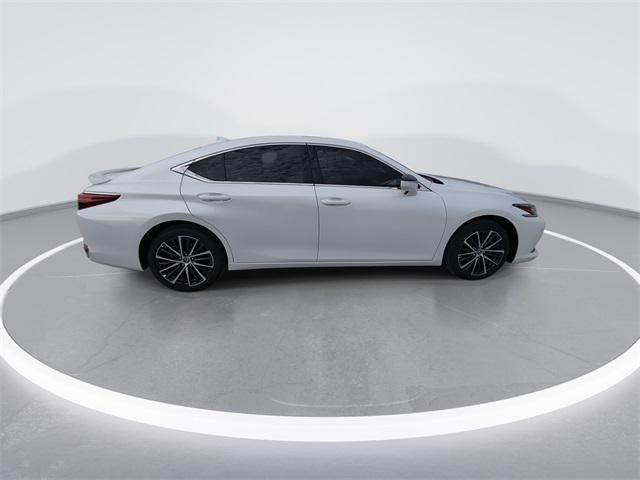 new 2025 Lexus ES 300h car, priced at $51,194