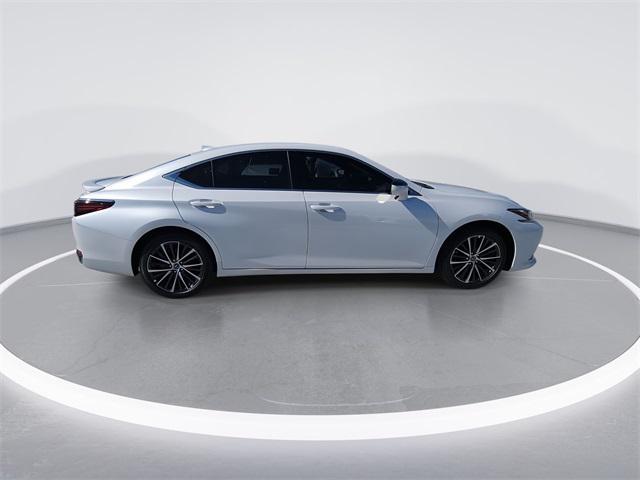 new 2025 Lexus ES 300h car, priced at $51,194