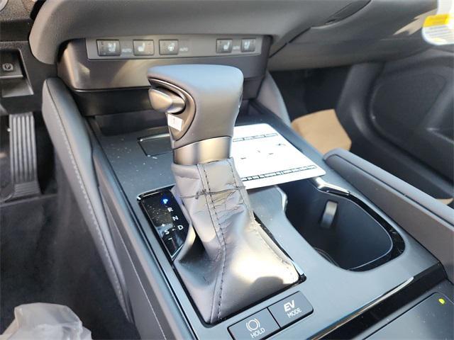 new 2025 Lexus ES 300h car, priced at $51,414