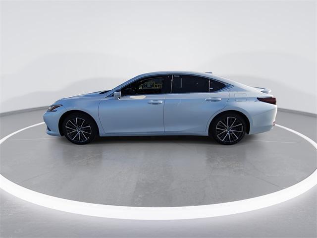 new 2025 Lexus ES 300h car, priced at $51,414