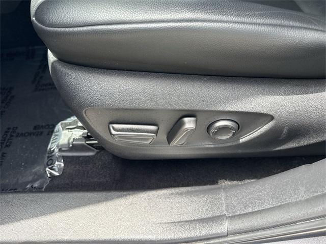 used 2022 Toyota Highlander car, priced at $32,898
