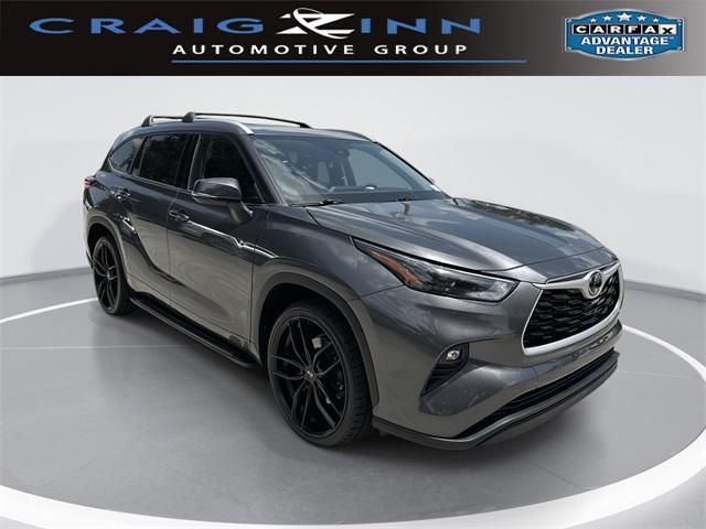 used 2022 Toyota Highlander car, priced at $32,998