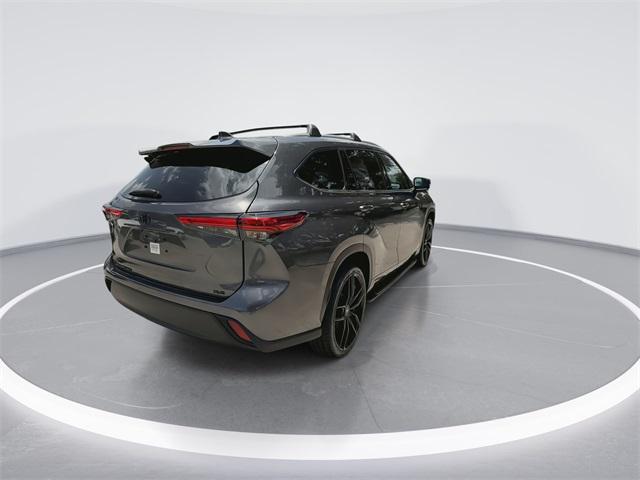 used 2022 Toyota Highlander car, priced at $32,898