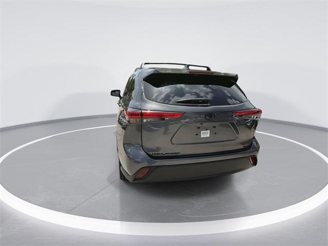 used 2022 Toyota Highlander car, priced at $32,898