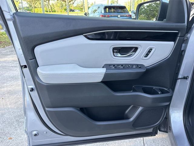 used 2023 Honda Pilot car, priced at $32,998