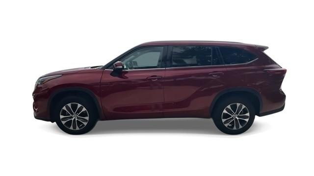 used 2022 Toyota Highlander car, priced at $32,798