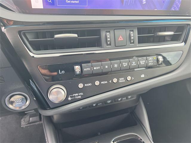 new 2025 Lexus ES 350 car, priced at $52,514