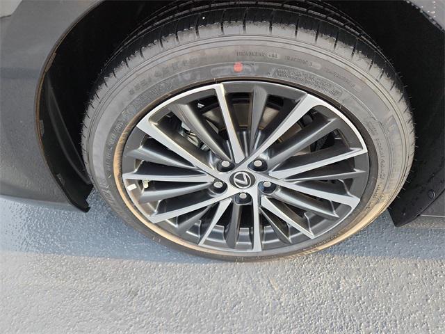 new 2025 Lexus ES 300h car, priced at $50,914