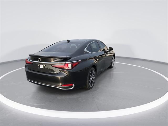 new 2025 Lexus ES 300h car, priced at $50,914