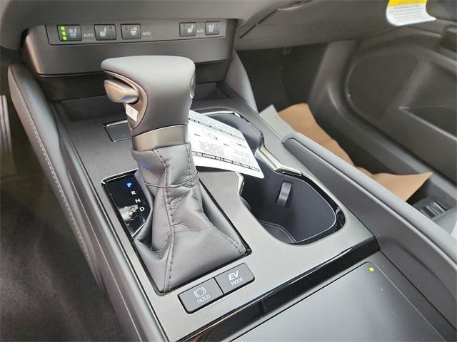 new 2025 Lexus ES 300h car, priced at $50,914