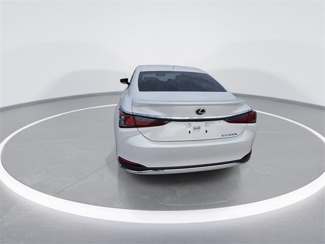 new 2025 Lexus ES 300h car, priced at $51,414