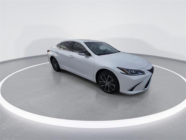 new 2025 Lexus ES 300h car, priced at $51,414