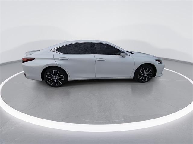 new 2025 Lexus ES 300h car, priced at $51,414