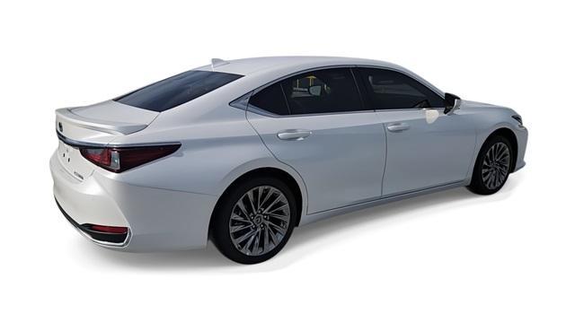 new 2024 Lexus ES 300h car, priced at $54,400