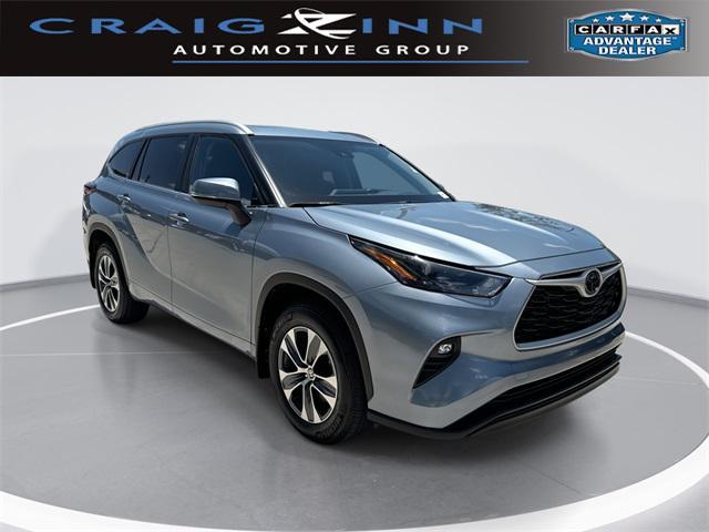 used 2024 Toyota Highlander car, priced at $36,998