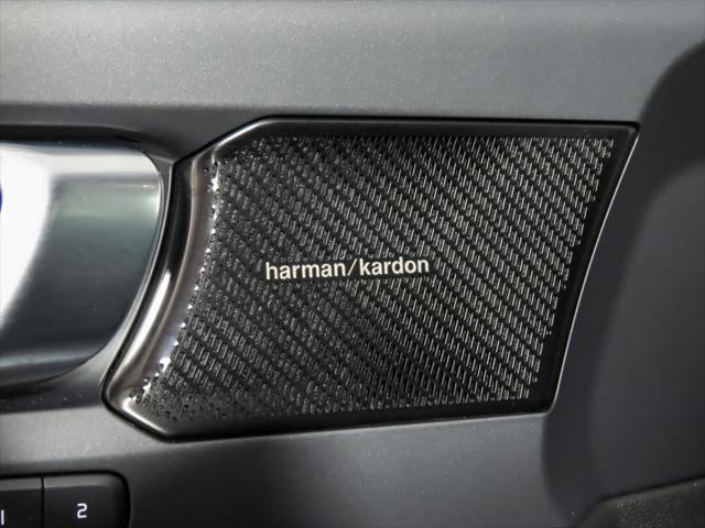 used 2022 Volvo XC40 car, priced at $24,995