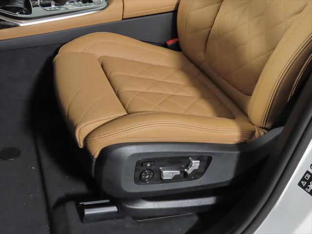 new 2025 BMW X7 car, priced at $94,310