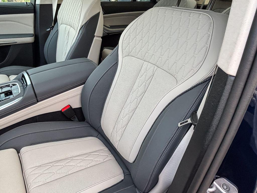 new 2026 BMW X7 car, priced at $114,405