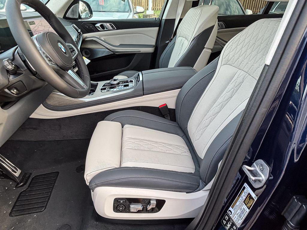 new 2026 BMW X7 car, priced at $114,405