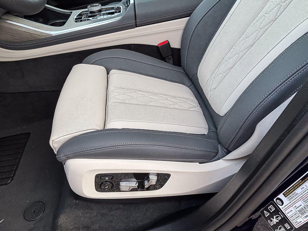 new 2026 BMW X7 car, priced at $114,405