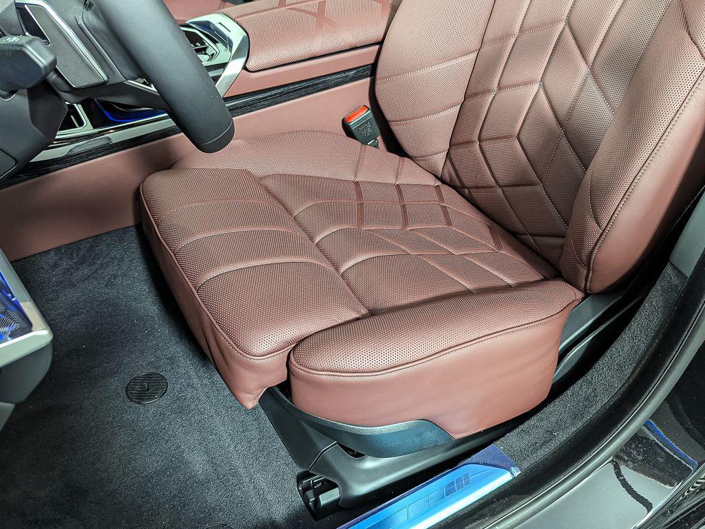 new 2026 BMW i7 car, priced at $115,425