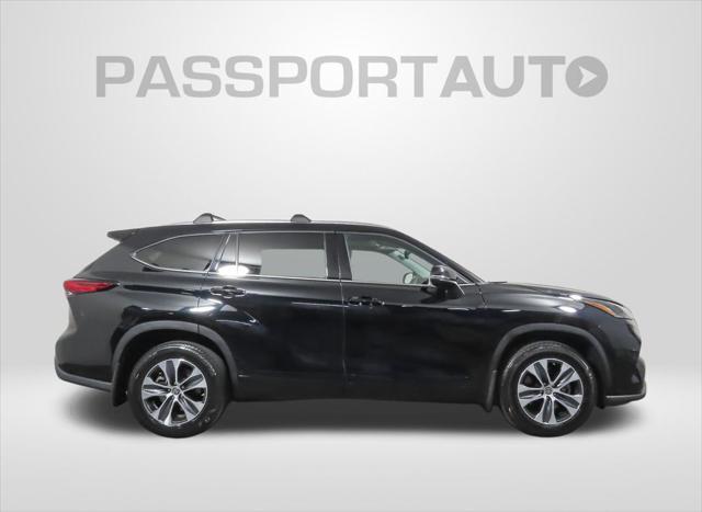 used 2021 Toyota Highlander car, priced at $34,276