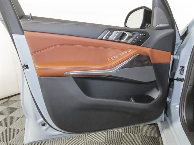 new 2025 BMW X7 car, priced at $97,050