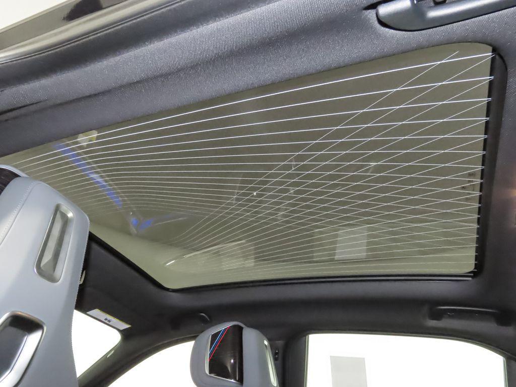 new 2025 BMW 760 car, priced at $132,225