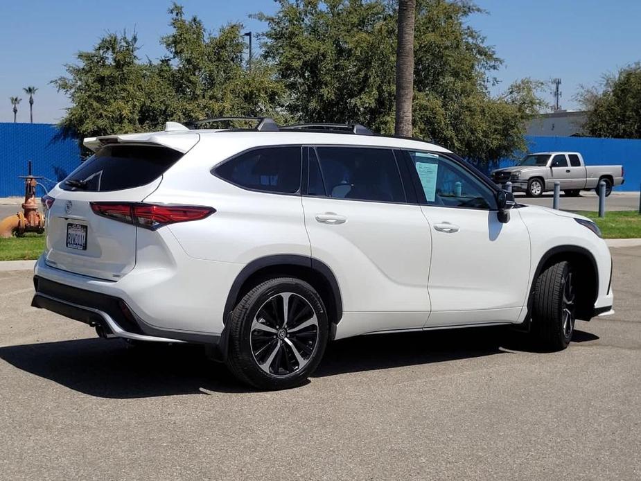 used 2021 Toyota Highlander car, priced at $35,467