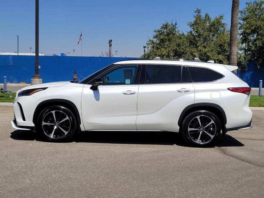 used 2021 Toyota Highlander car, priced at $35,467