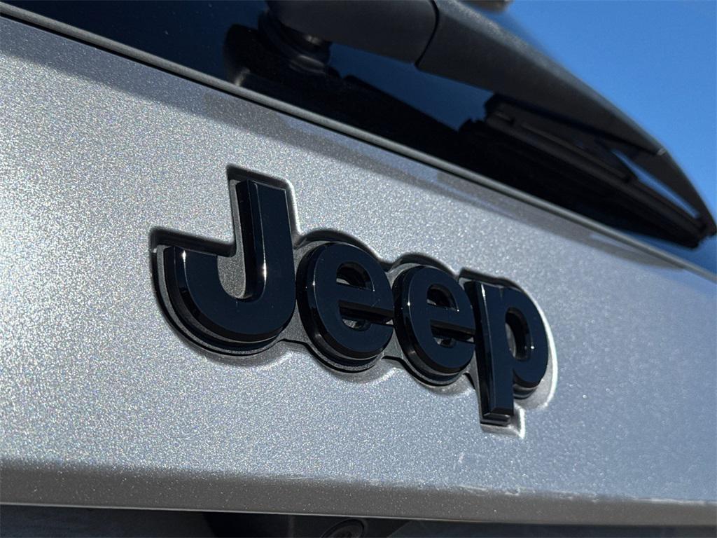 used 2021 Jeep Grand Cherokee car, priced at $22,777