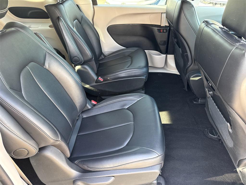 used 2024 Chrysler Pacifica Hybrid car, priced at $27,333