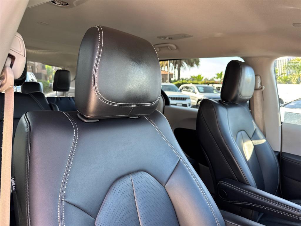 used 2024 Chrysler Pacifica Hybrid car, priced at $27,333