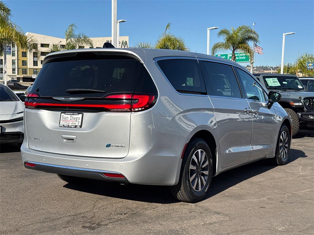 used 2024 Chrysler Pacifica Hybrid car, priced at $27,333