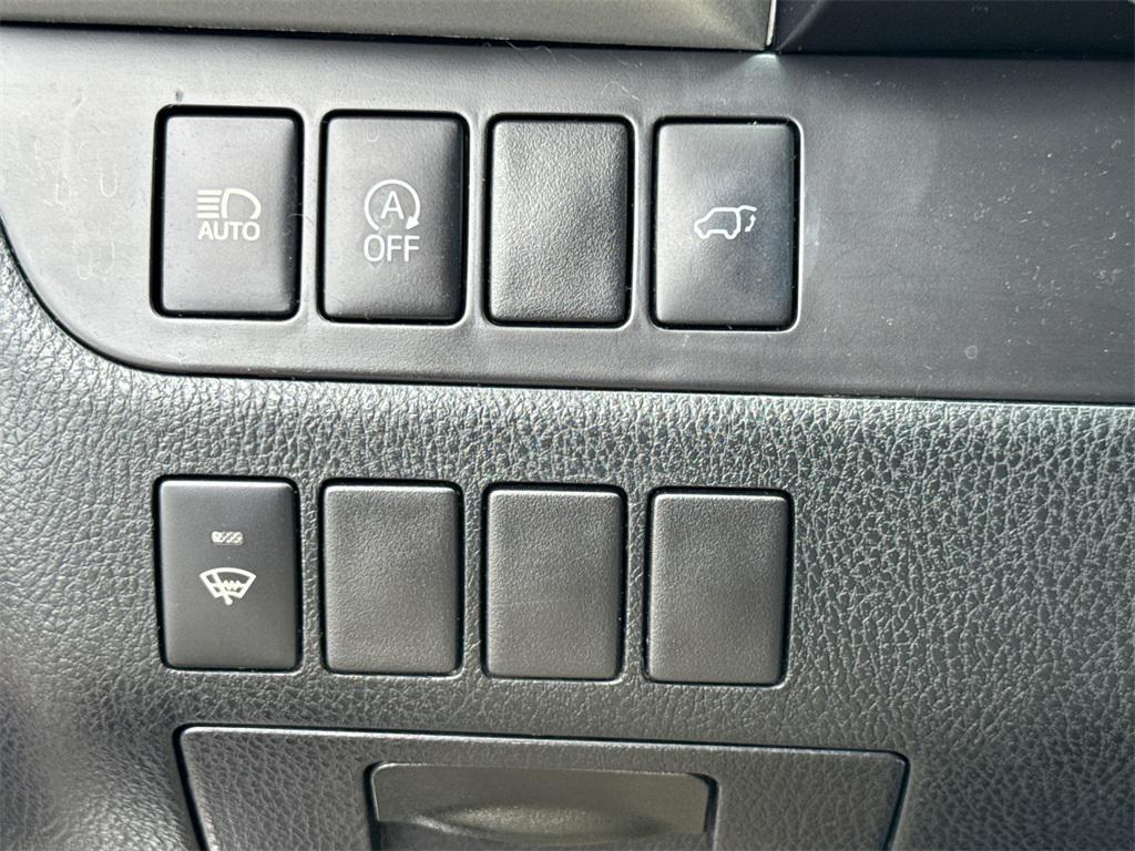 used 2018 Toyota Highlander car, priced at $16,990