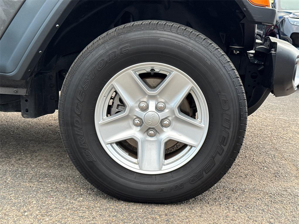 used 2023 Jeep Gladiator car, priced at $27,888