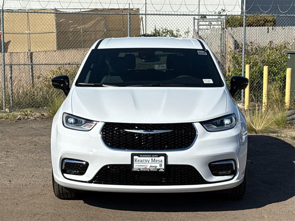 new 2025 Chrysler Pacifica car, priced at $48,465