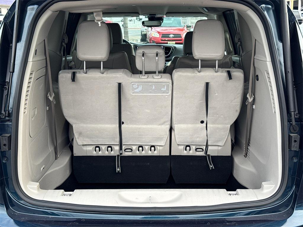 used 2021 Chrysler Pacifica Hybrid car, priced at $24,825