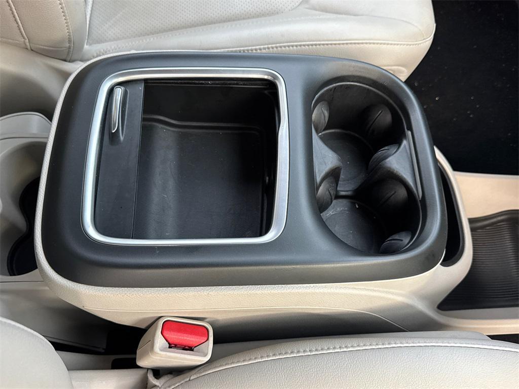 used 2021 Chrysler Pacifica Hybrid car, priced at $24,825